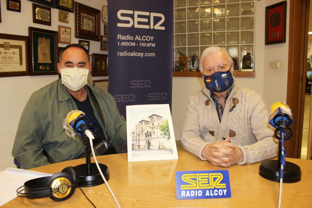 Juan Javier Gisbert y Paco Aznar, en los estudios centrales de Radio Alcoy