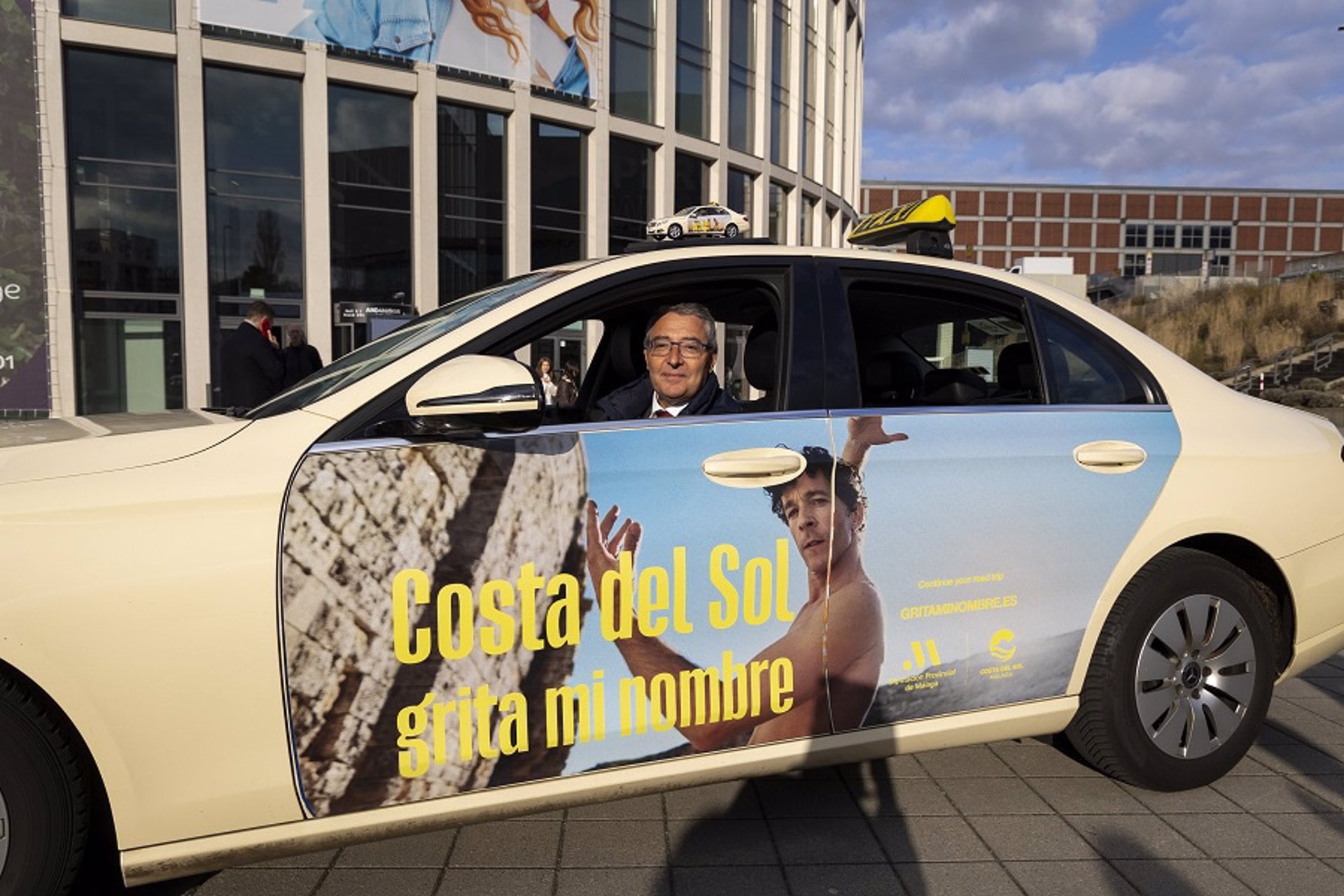 El presidente de la Diputación y Turismo Costa del Sol informa de la campaña en taxis de Berlín en el marco de ITB