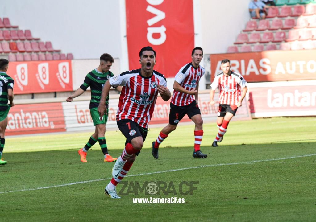 Dani Hernández celebra el tanto del empate.