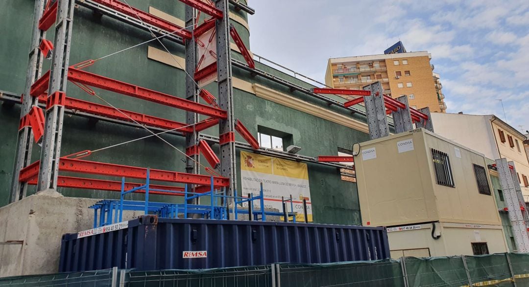 Fachada en obras del teatro María Luisa de Mérida