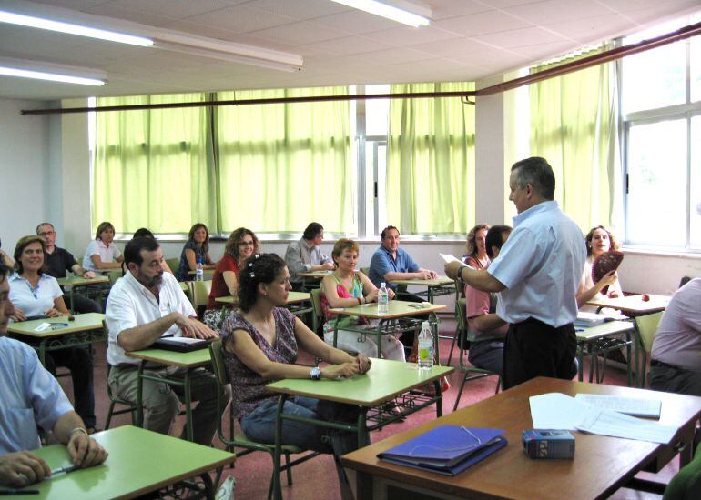 Las oposiciones se celebrarán en las cinco capitales de la región y también en Talavera y Puertollano.