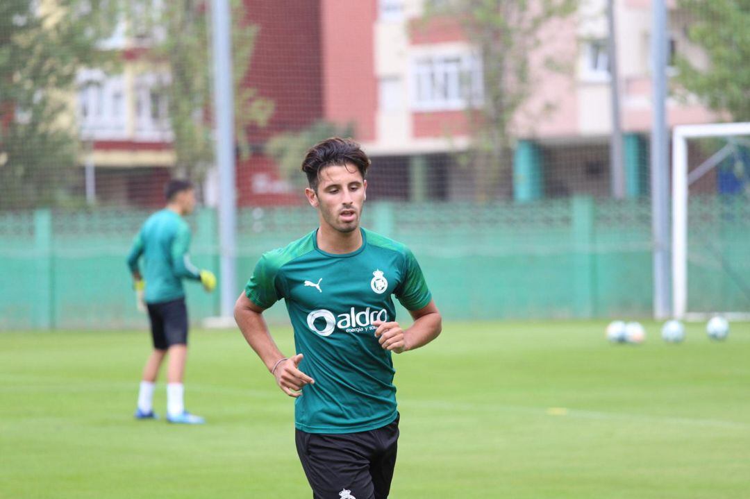 Marco Camus entrenando con el primer equipo del Racing