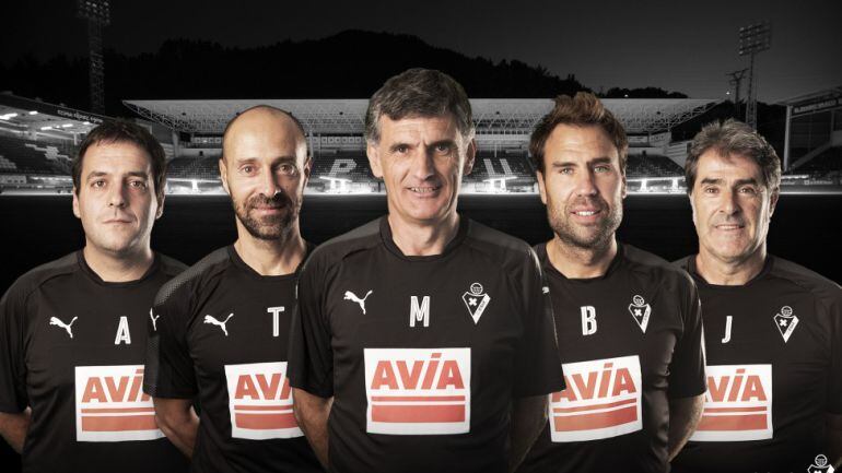 Imagen de Mendilibar con todo su cuerpo técnico en el Eibar