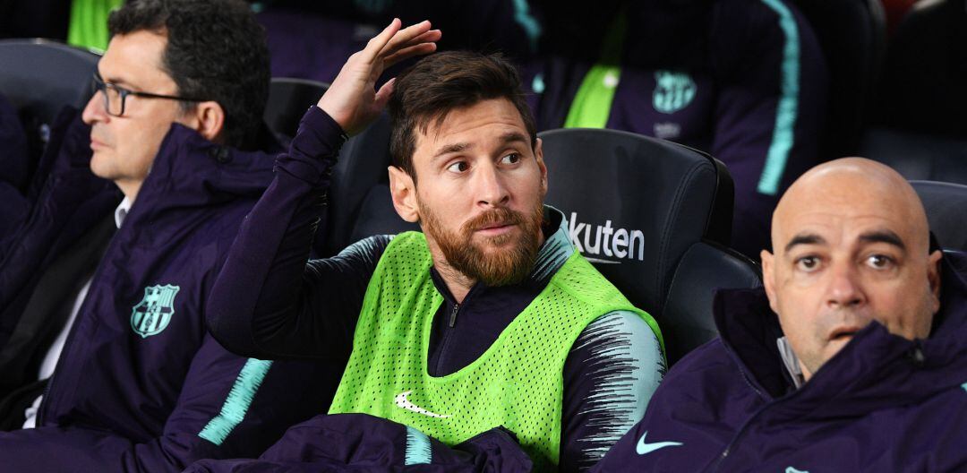 Leo Messi, en el banquillo durante el partido ante el Leganés