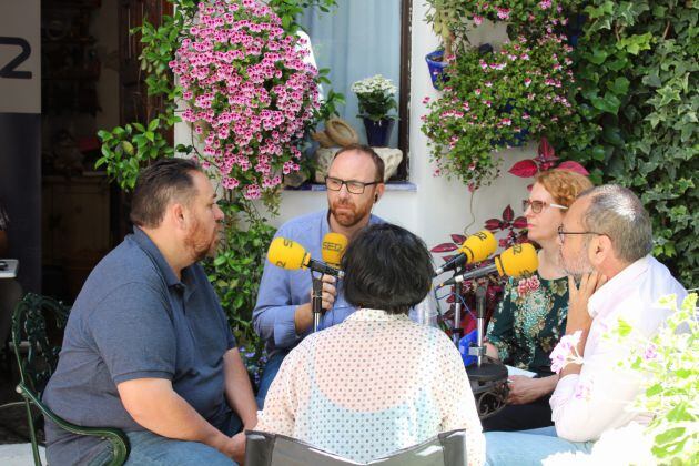 Rafael Barón en la emisión de Córdoba Hoy por Hoy en el patio de la calle Pastora 2.