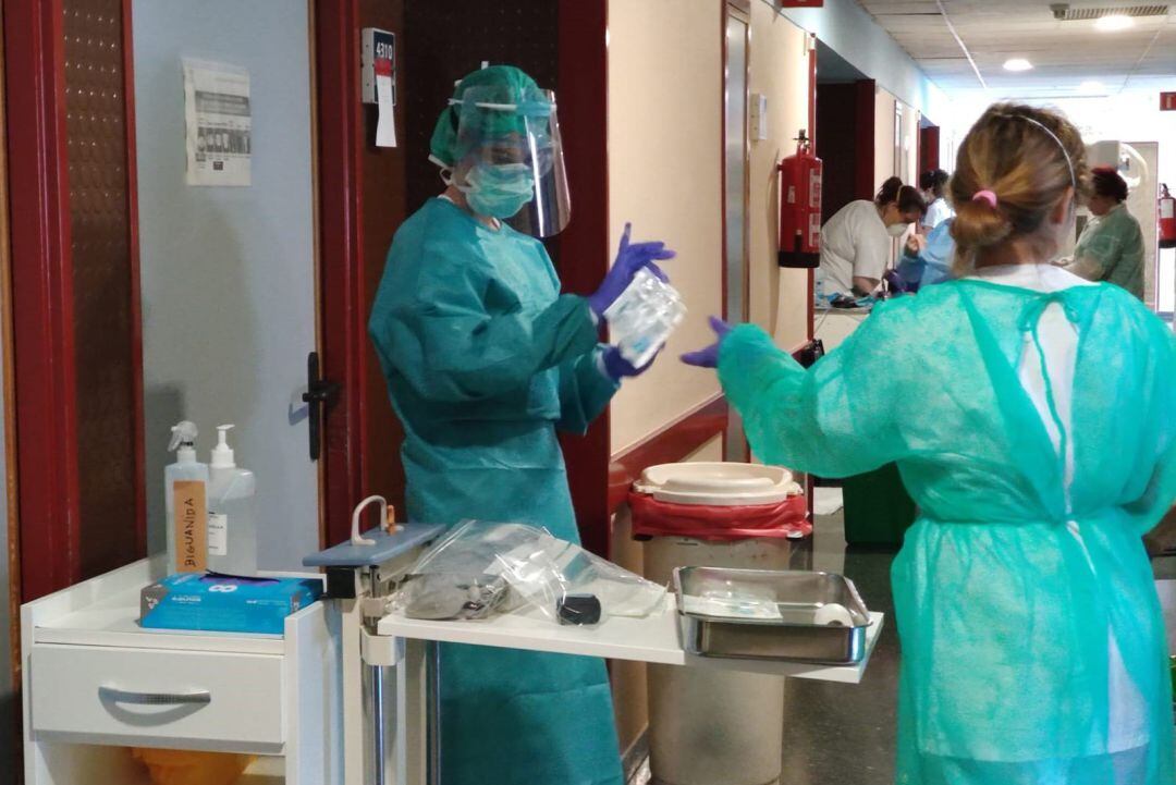 Atención en una planta Covid en un hospital.