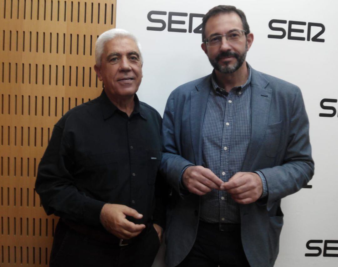 El Dr. José Martínez y el Gerente del SMS, Asensio López, en los estudios de Radio Murcia