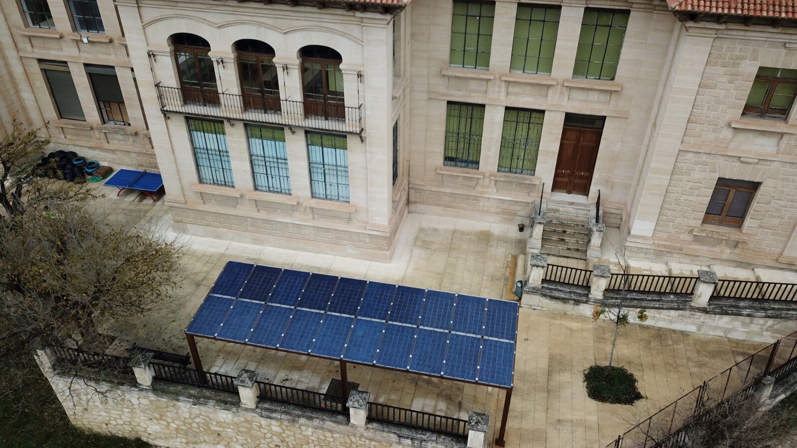 Placas solares instaladas en el colegio Cervantes de Alcoy