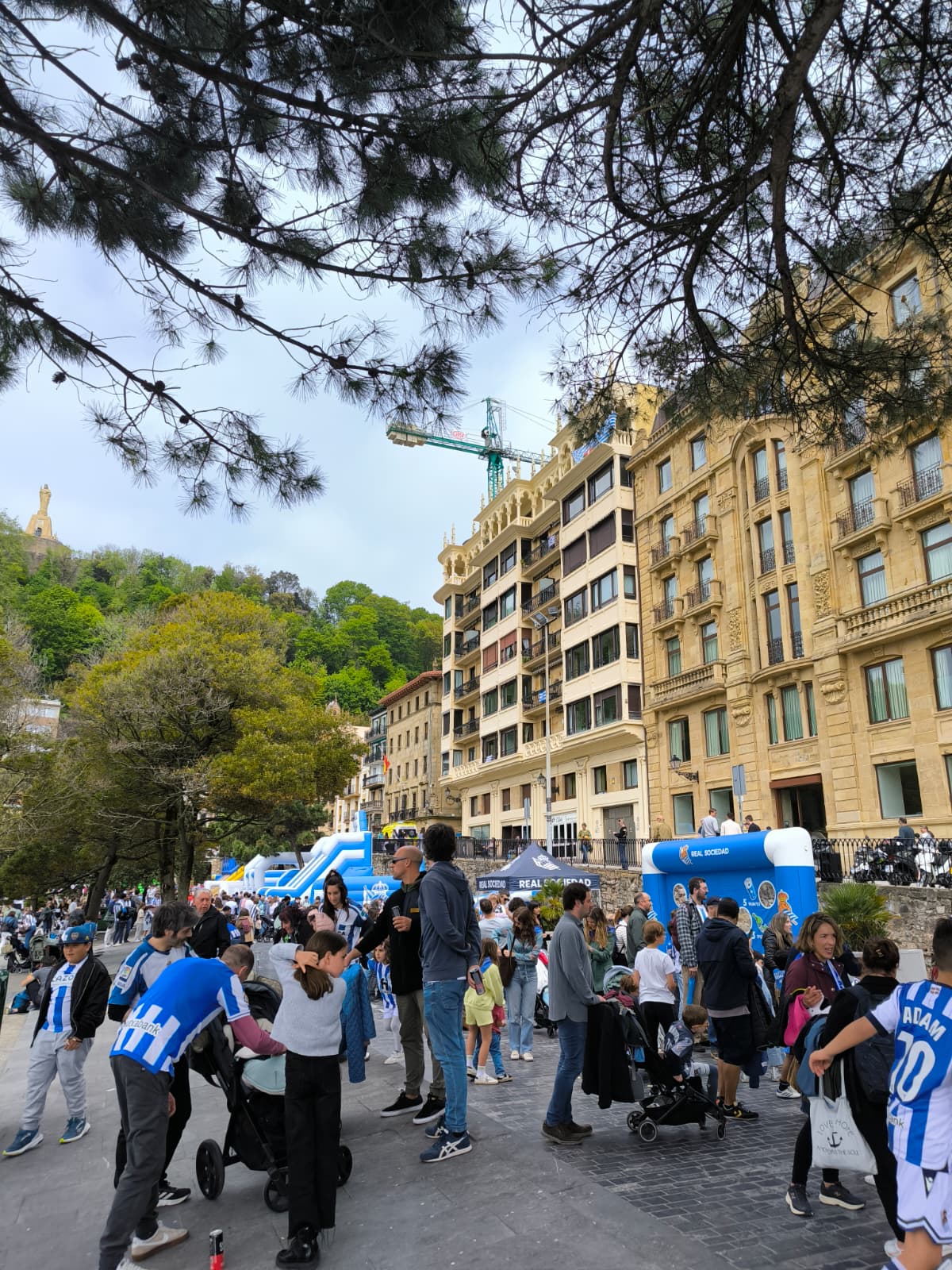 Aficionados realzales en San Sebastián.