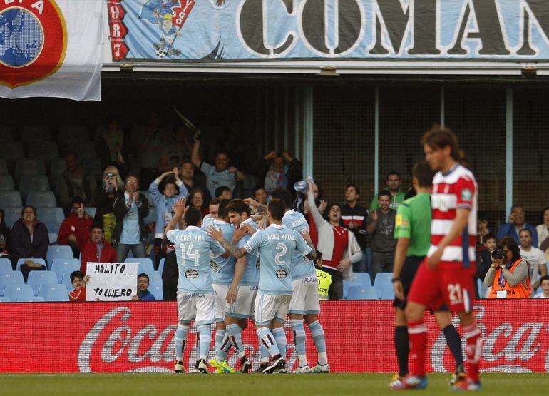 Los jugadores del Celta celebran uno de los goles de Aspas.