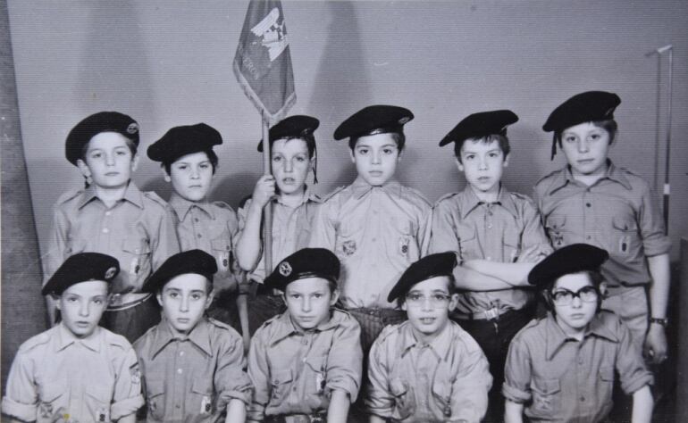 Un grupo de niños de la OJE en el Teruel de los años 70.
