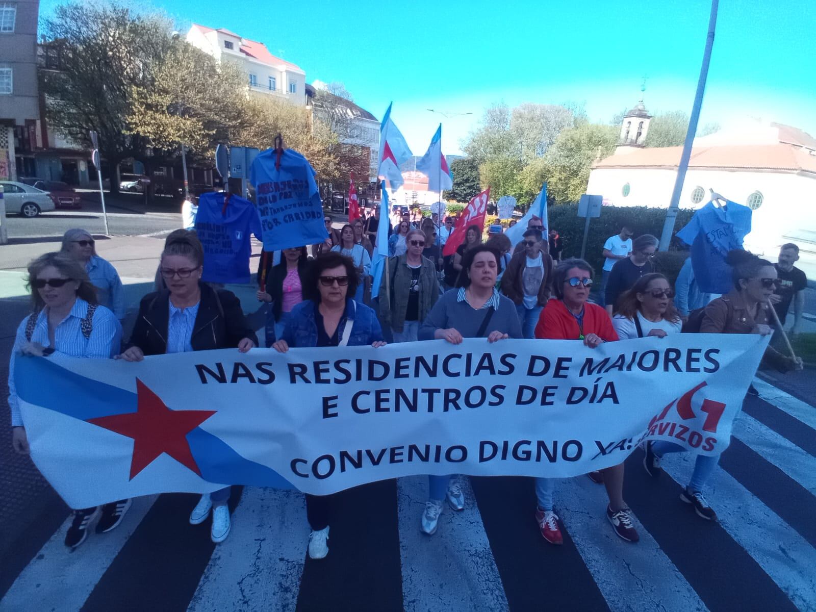 Imagen de la manifestación a su paso por la Avenida de Esteiro. Foto/CIG