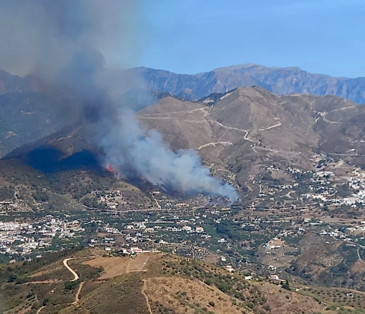 El fuego se ha declarado este sábado a mediodía