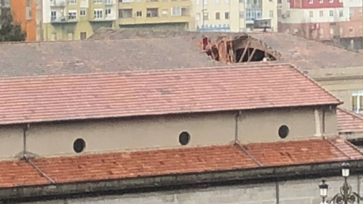 El temporal hunde el tejado del Colegio Salesianos