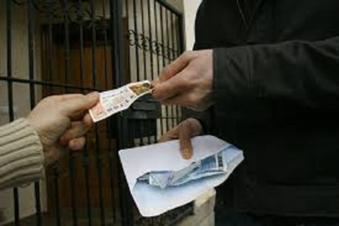 Las dos mujeres abordaban a personas de avanzada edad para llevar a cabo la estafa