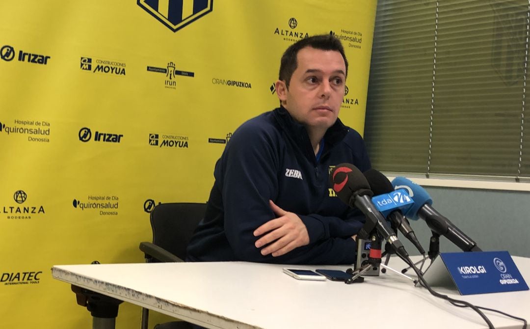 Jacobo Cuetara en su rudea de prensa previa a la fase final de la Copa