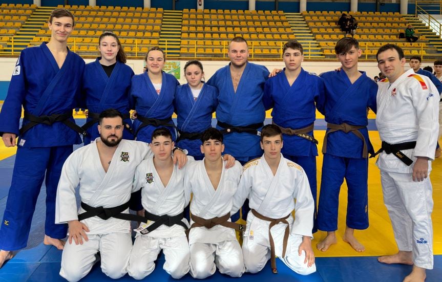 Deportistas del Club Judo Altoaragón en Fuengirola