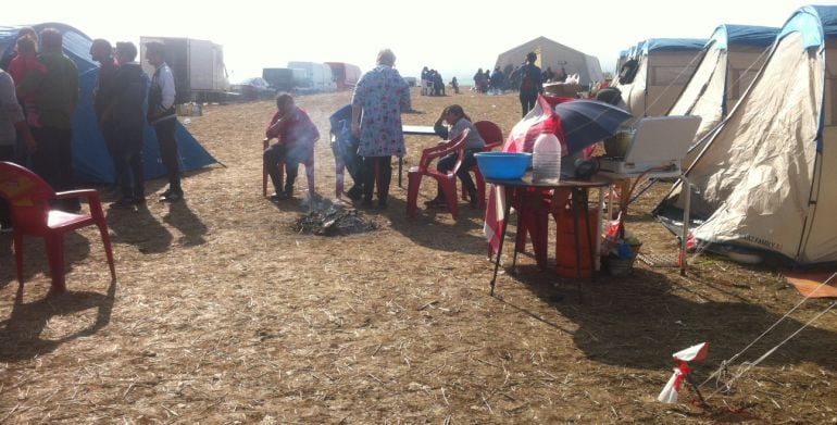 Imagen del campamento improvisado para las familias de El Cavero