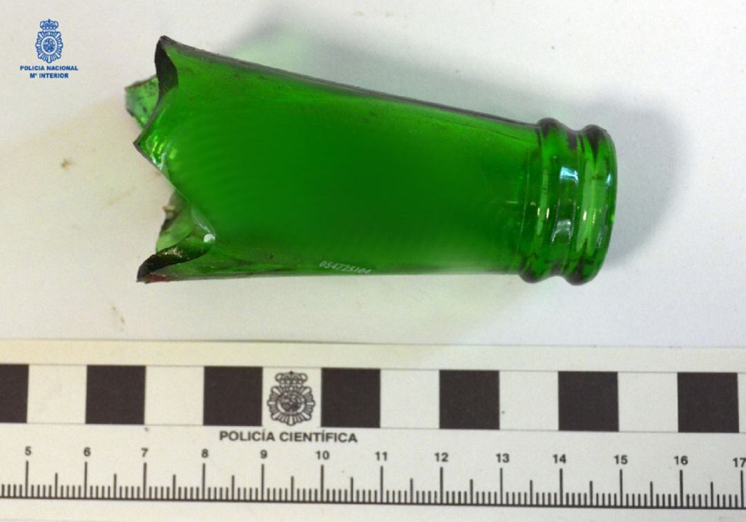 Imagen de la botella rota utilizada durante la agresión