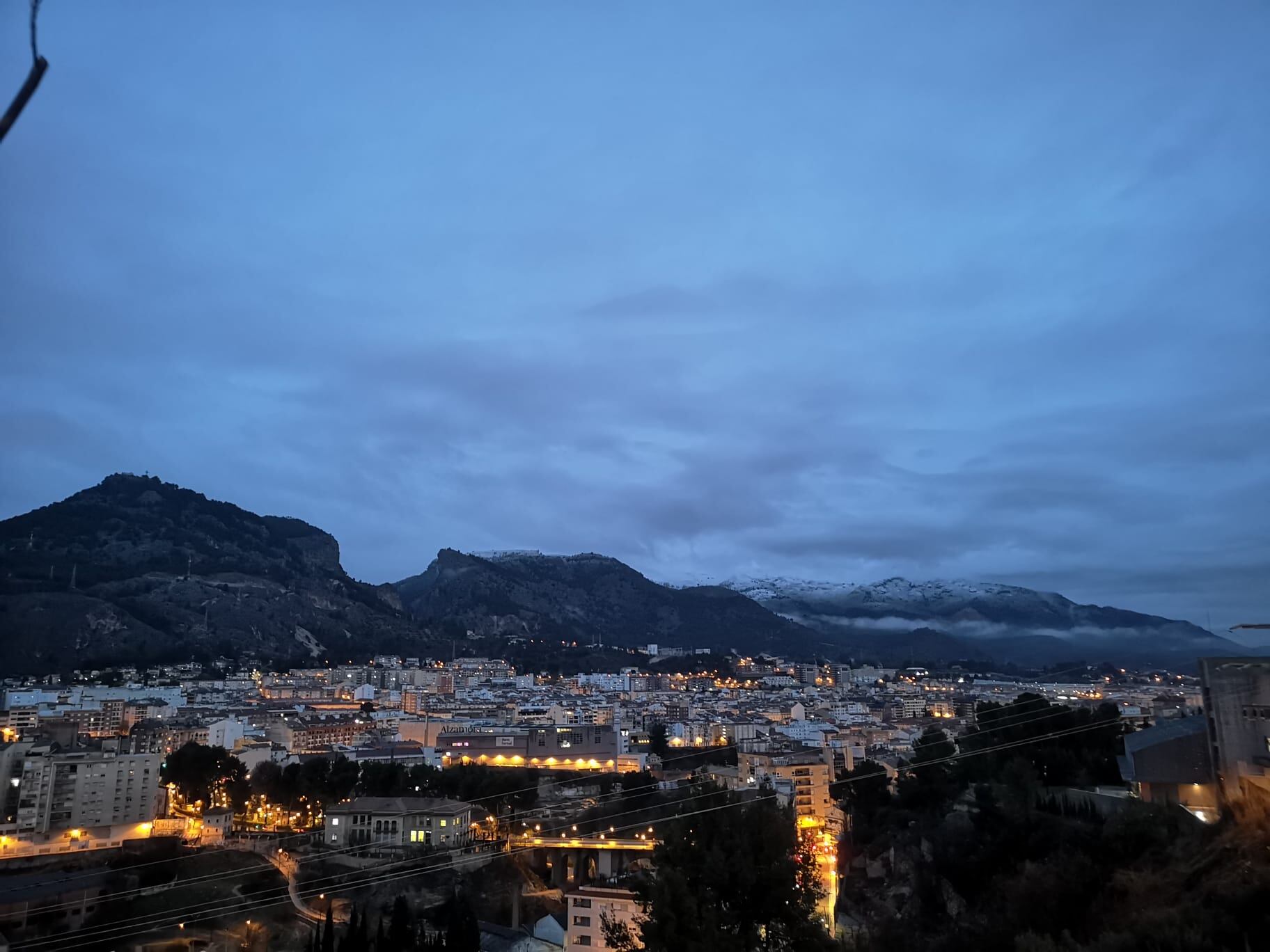 Las sierras que rodean Alcoy amanecen nevadas a partir de 900 metros