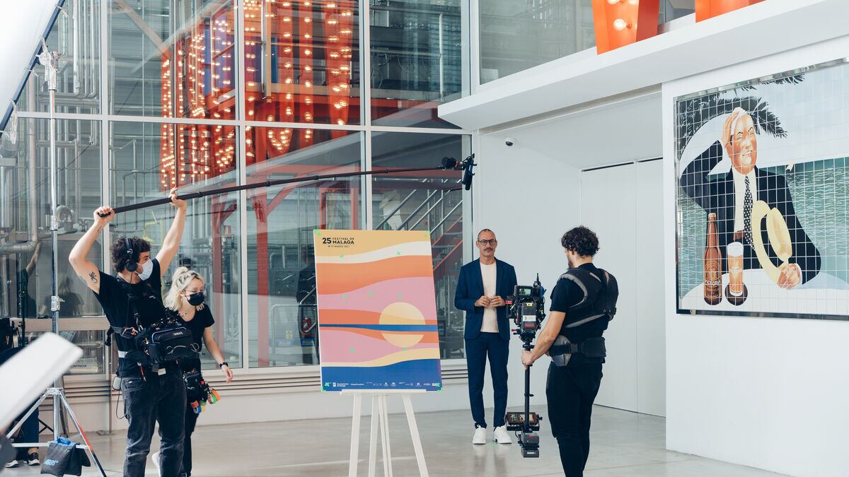 Un momento del rodaje en Cervezas Victoria