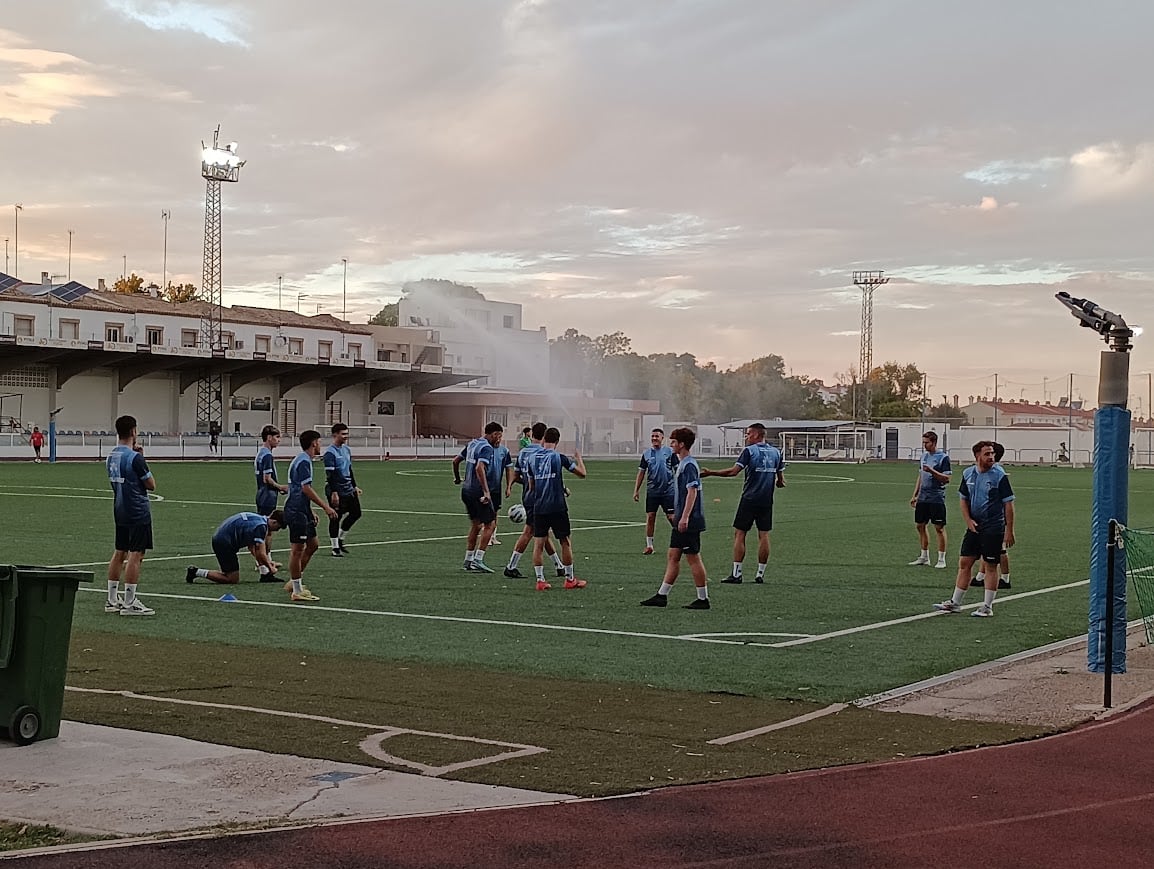 La plantilla en uno de los entrenamientos / Radio Morón