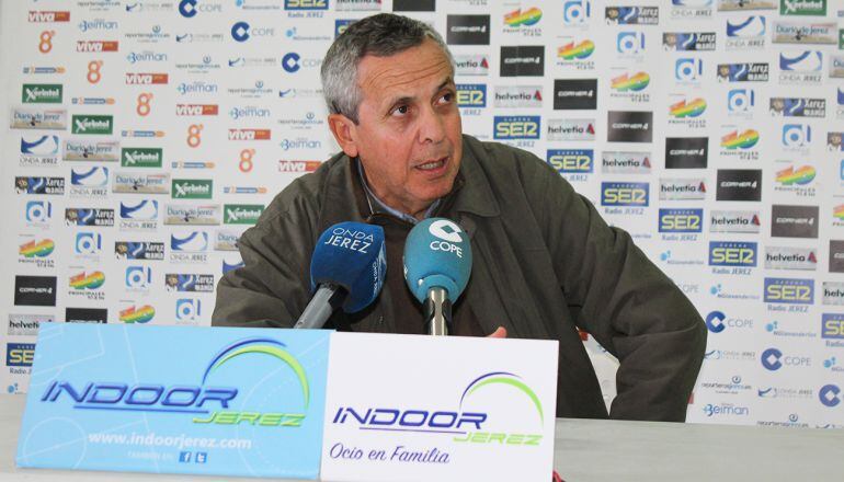 El técnico del Xerez DF reconoce que ell partido del domingo es el que más le preocupa de todos los que ha disputado su equipo hasta ahora  