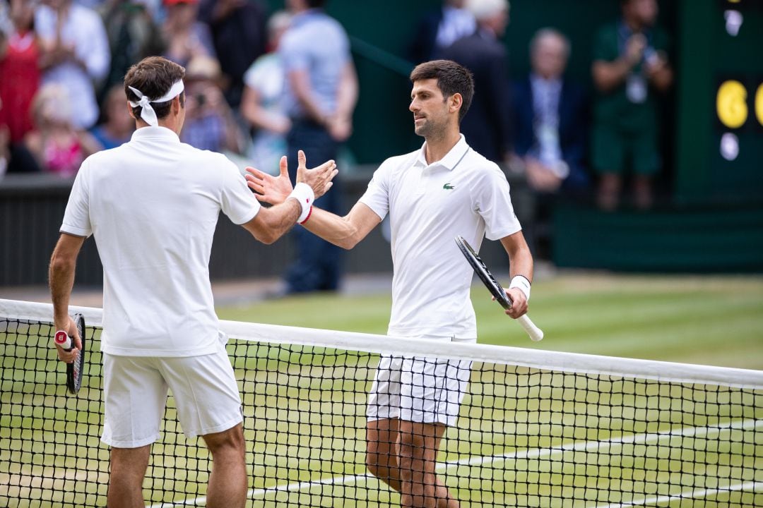 Federer y Djokovic, tras la final del Wimbledon 2019. 