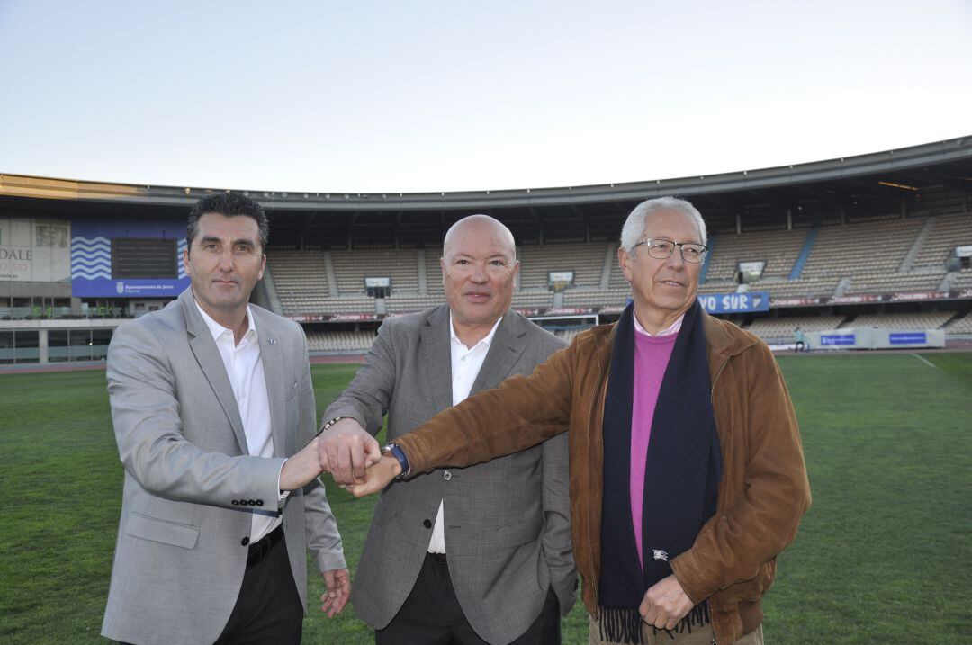 García Tébar junto a Villegas y Rafael Coca el día de la presentación del entrenador  