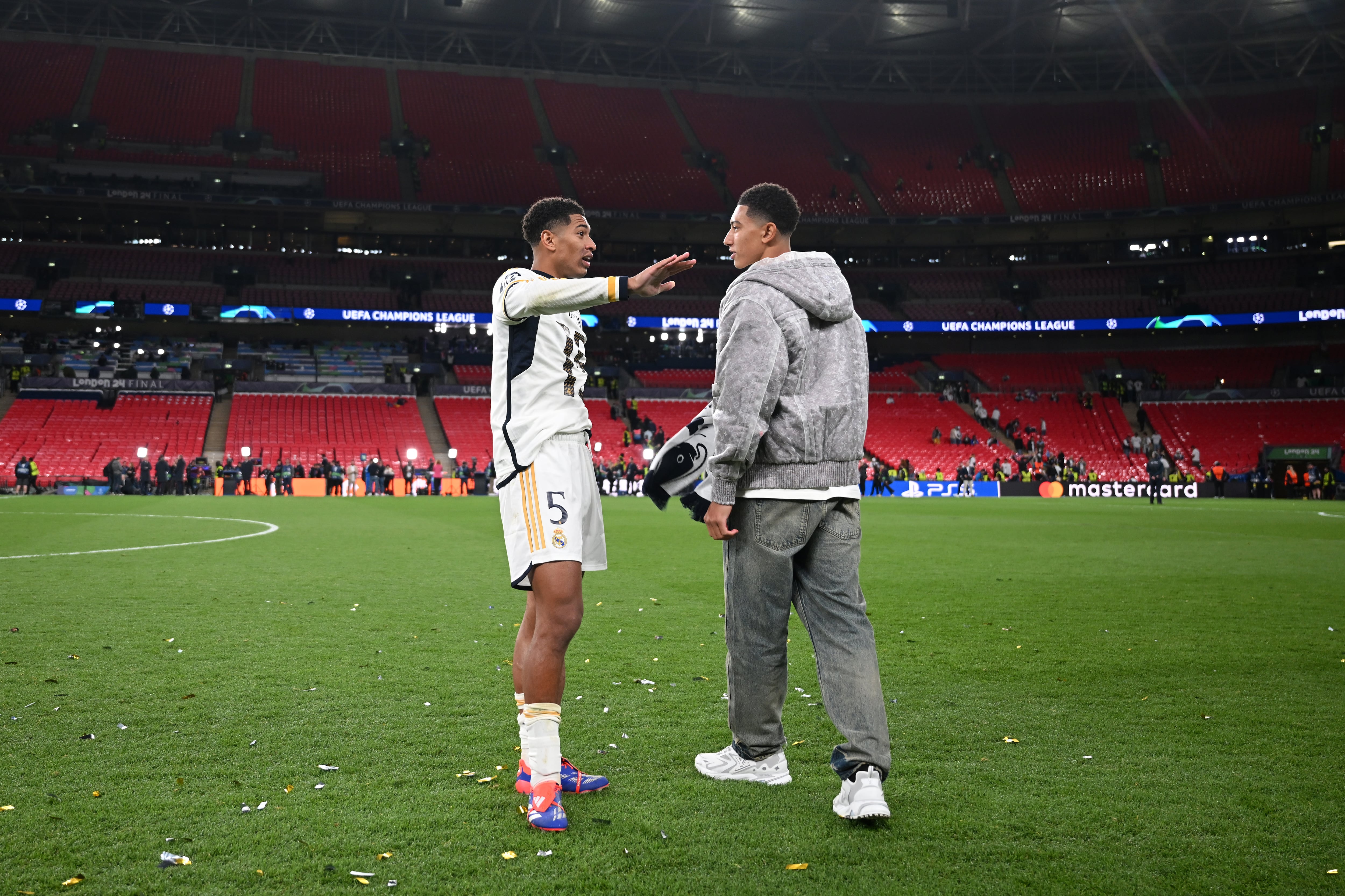 Jude Bellingham y Jobe Bellingham celebran la Champions del Real Madrid conseguida en 2024