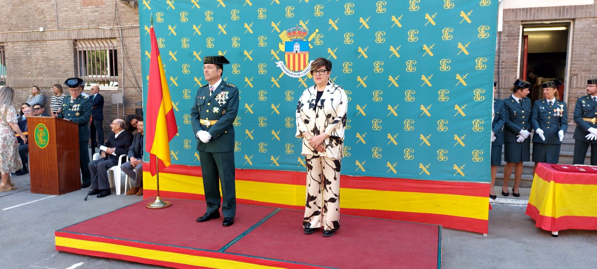 Ángel Gil, Coronel Jefe de la Guardia Civil de Castellón, y Antonia García Valls, subdelegada de Gobierno en Castellón, en el acto de celebración de la Guardia Civil.