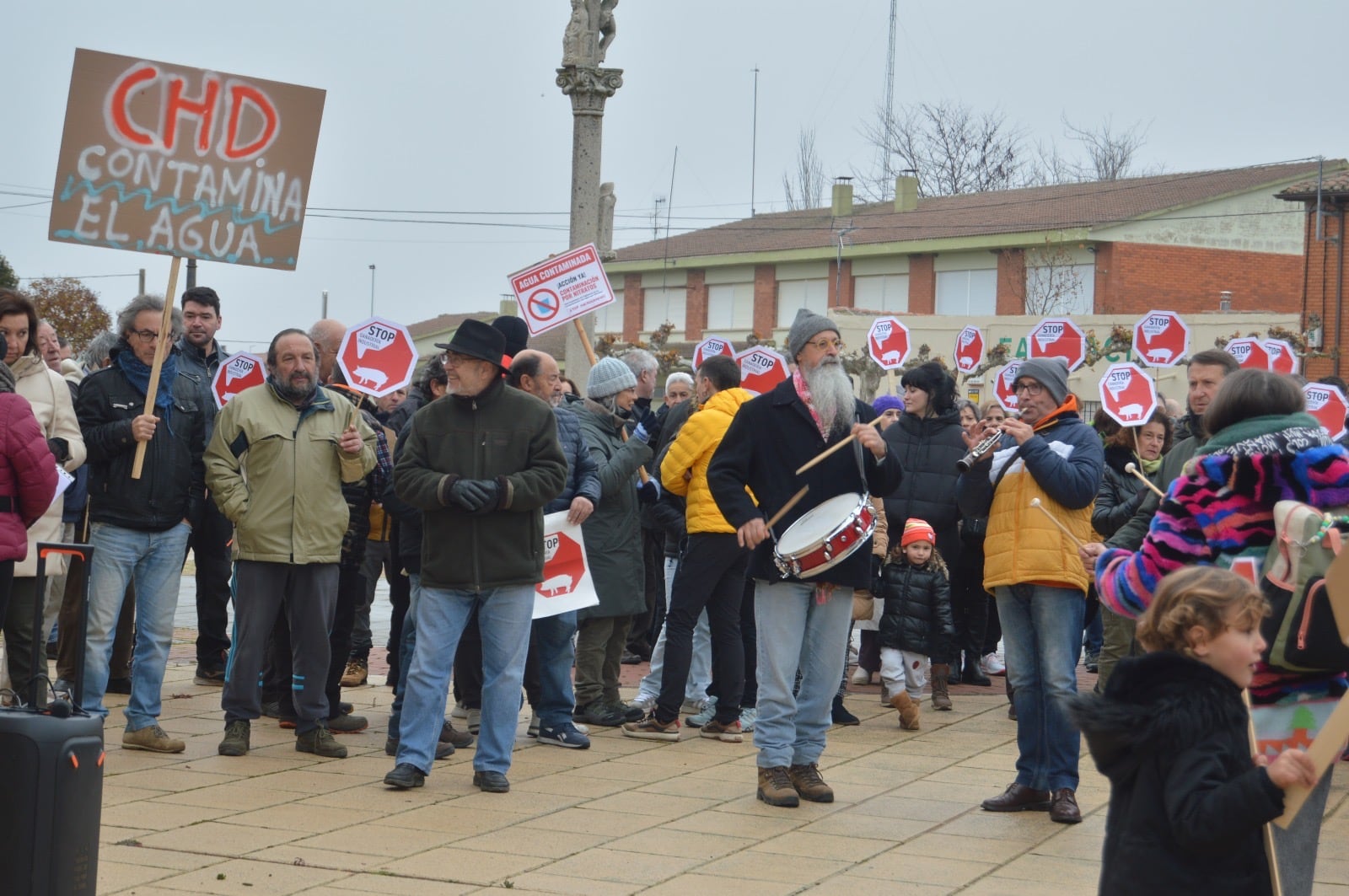 Concentración vecinal contra la macrogranja porcina prevista para el municipio del Burgo Ranero