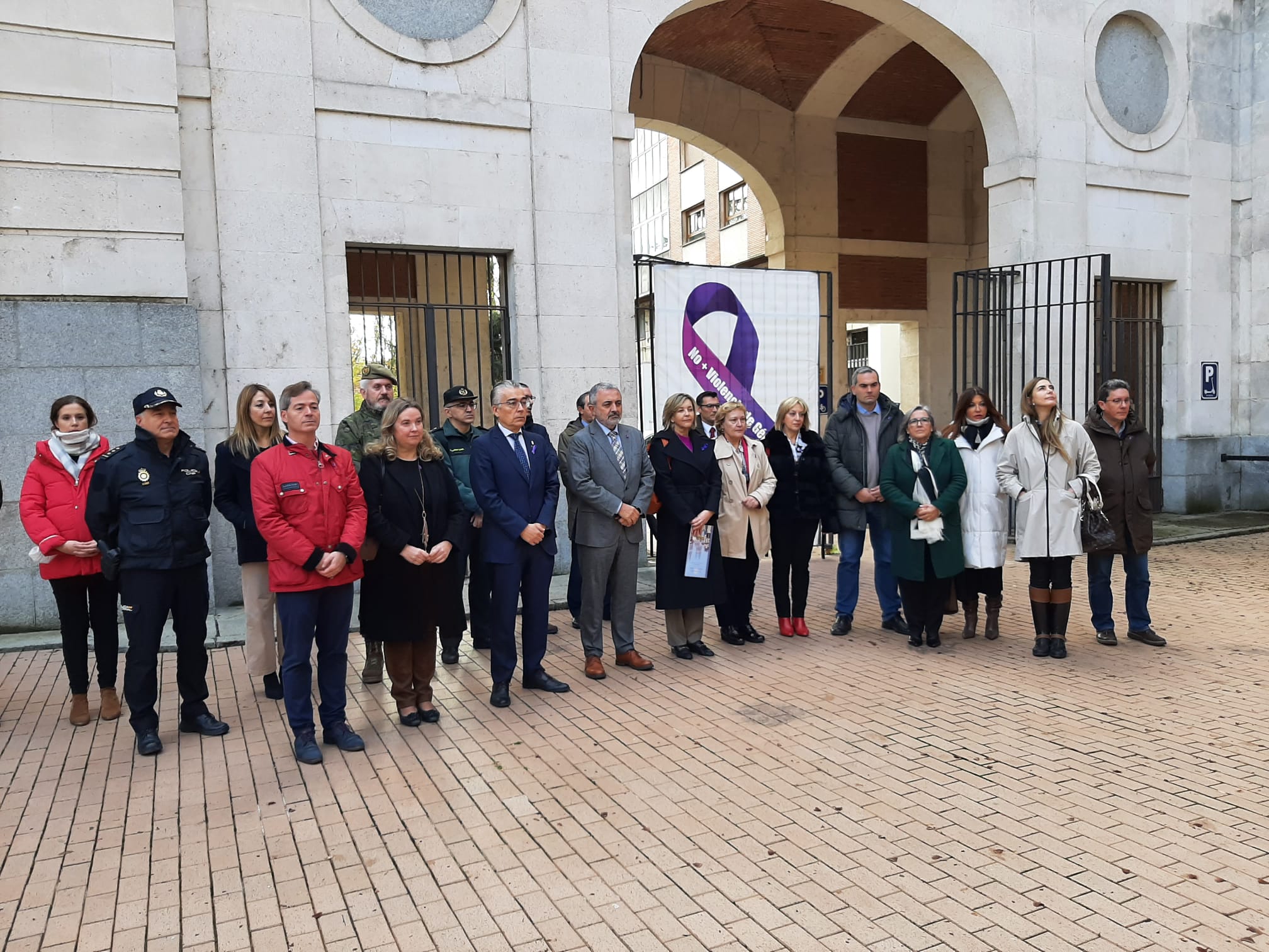 Minuto de silencio en conmemoración de las víctimas de la violencia machista en Burgos.