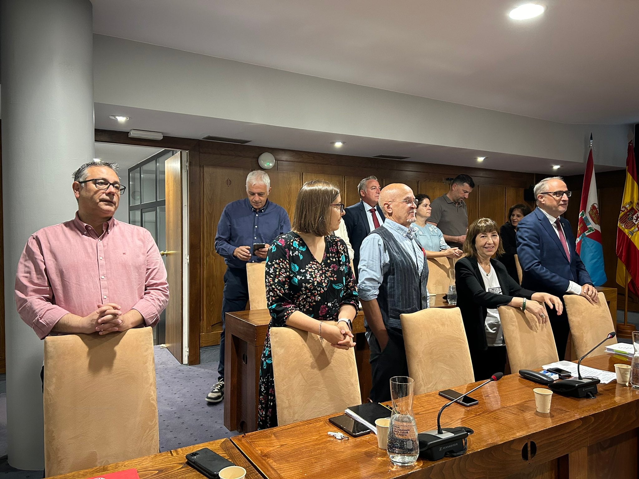 Andrés Gabella, a la izquierda, en un pleno