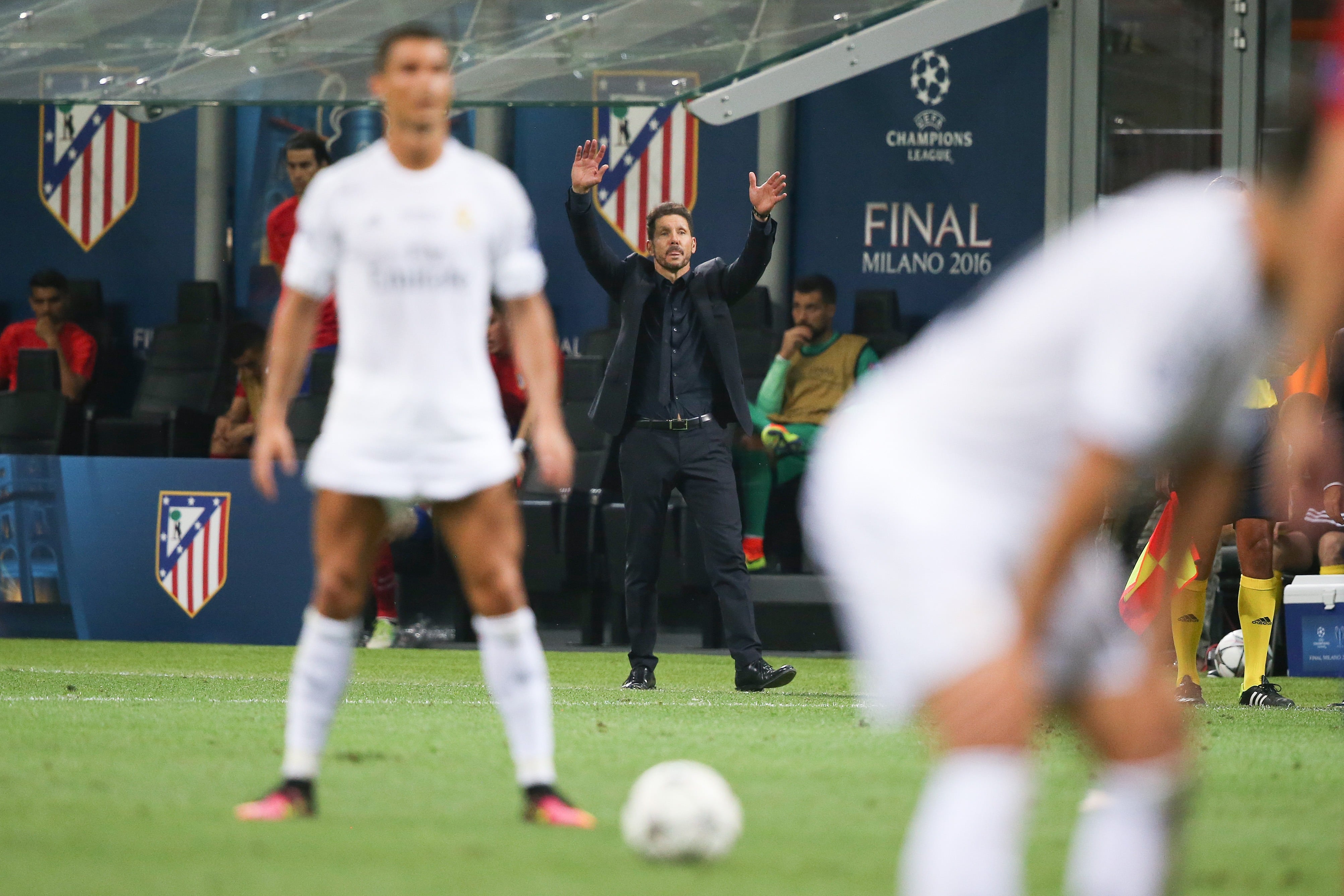 Cristiano Ronaldo y Simeone en la final de Champions de Milan