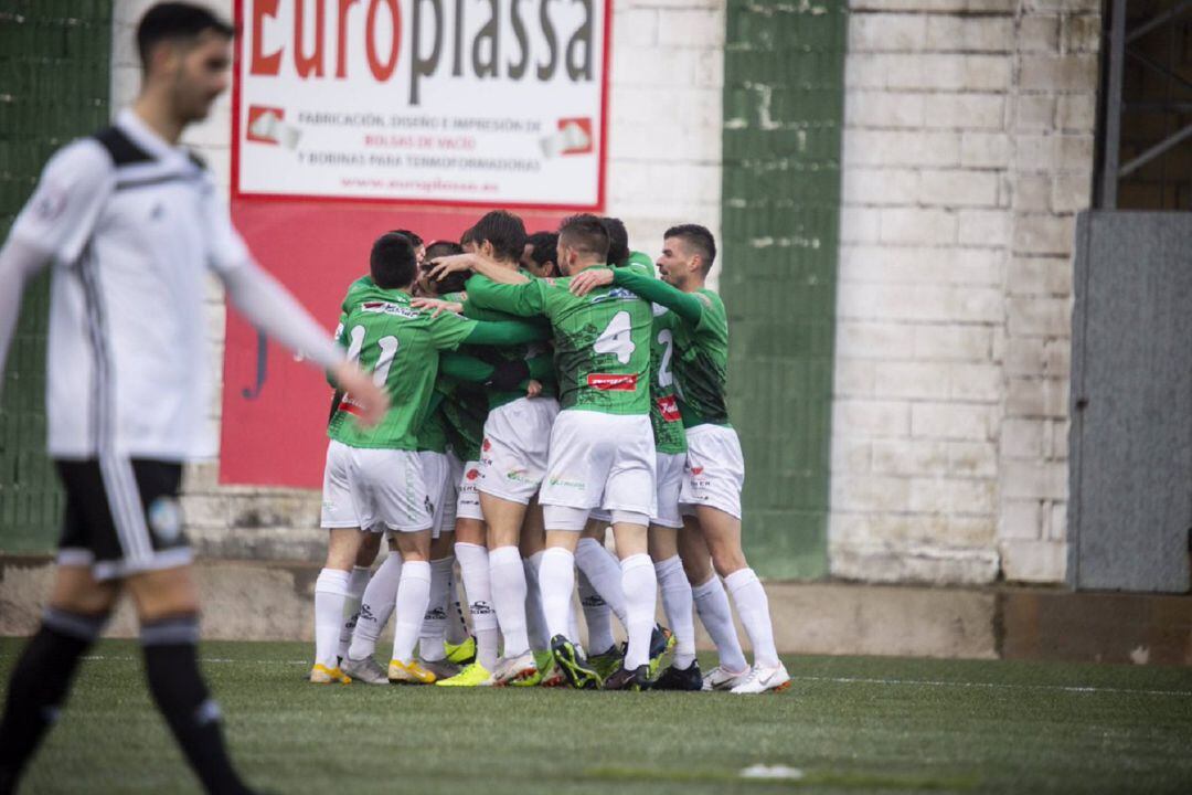 Imagen de felicidad entre los jugadores del equipo chacinero.
