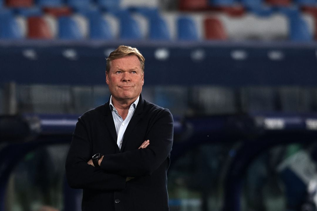 Ronald Koeman durante el Levante - Barça