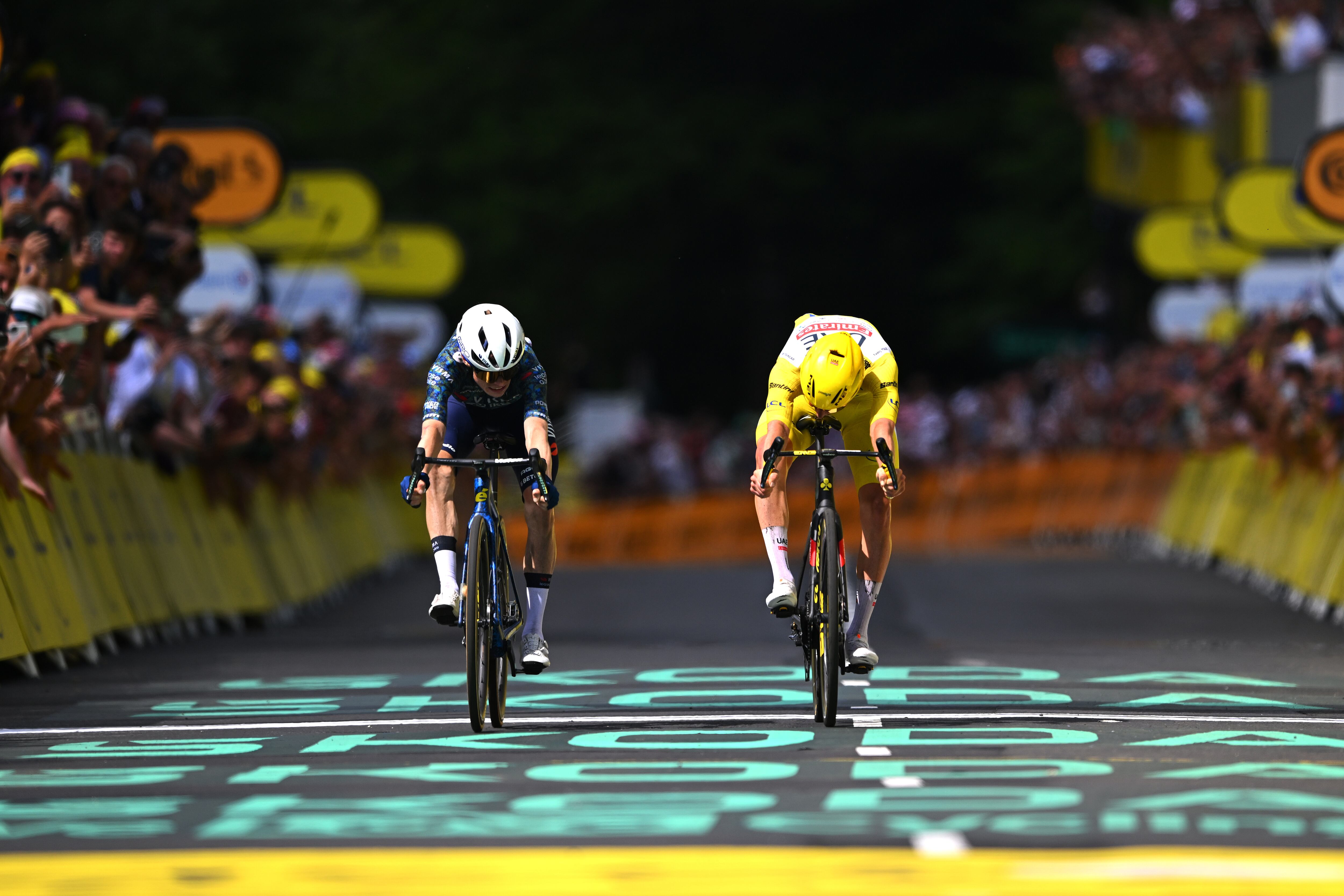 Tadej Pogacar y Jonas Vingegaard, en el final de la 11ª etapa del Tour de Francia