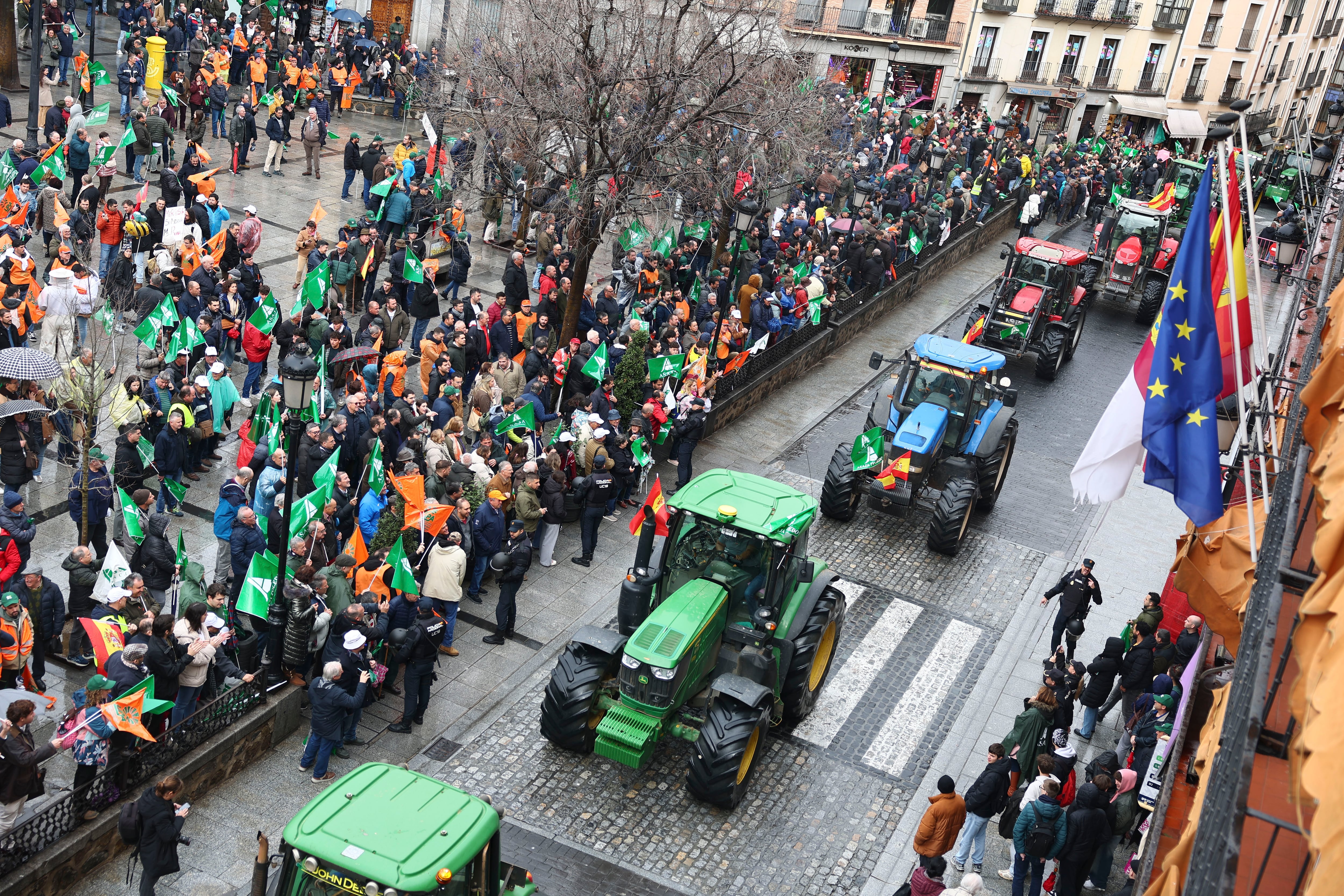 El campo toma las calles de Toledo para protestar contra el acuerdo con Mercosur y los recortes de la PAC. EFE/ Ismael Herrero