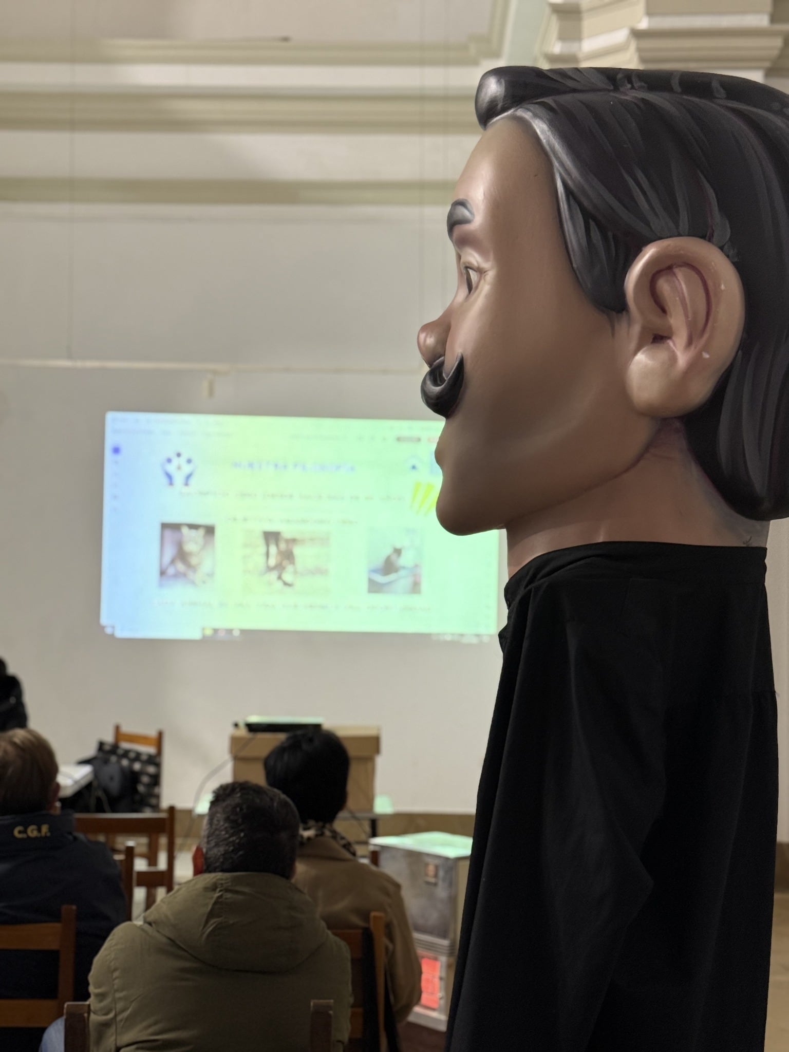Momento de la charla en la ermita de San Antón