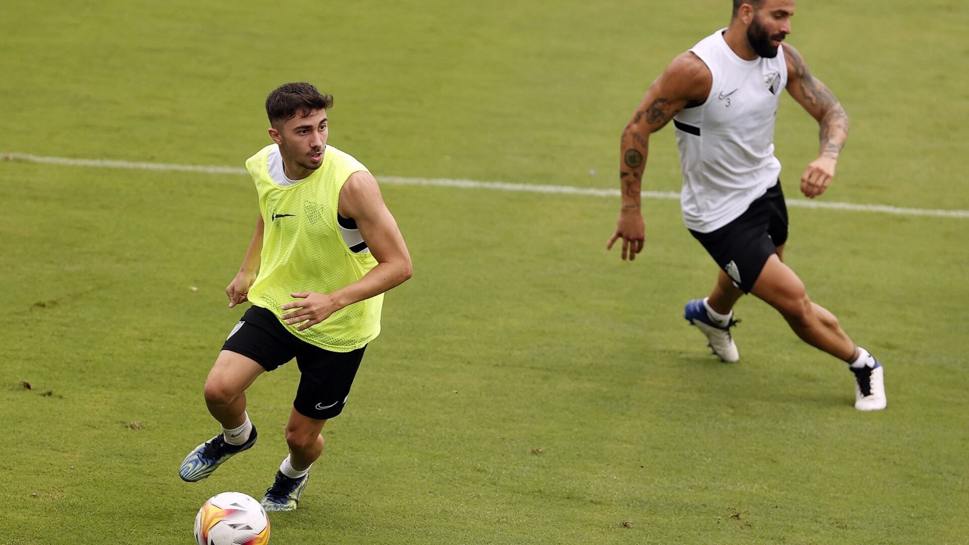 El Málaga realizó la segunda sesión de trabajo en el estadio de La Rosaleda