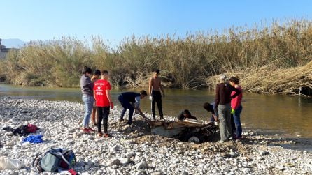 El Col·lectiu Nostra Terra de Potries limpia el río