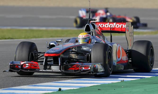 El piloto británico de McLaren, campeón del mundo de Fórmula 1 en 2008, ha sido uno de los pilotos que ha participado en la primera jornada de entrenamientos que se disputa en Jerez.