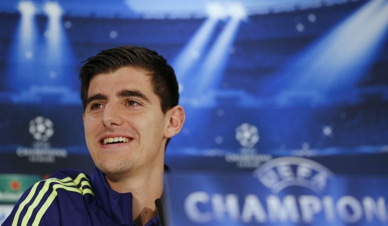 Courtois responde a los medios en una rueda de prensa previa a un partido de Champions