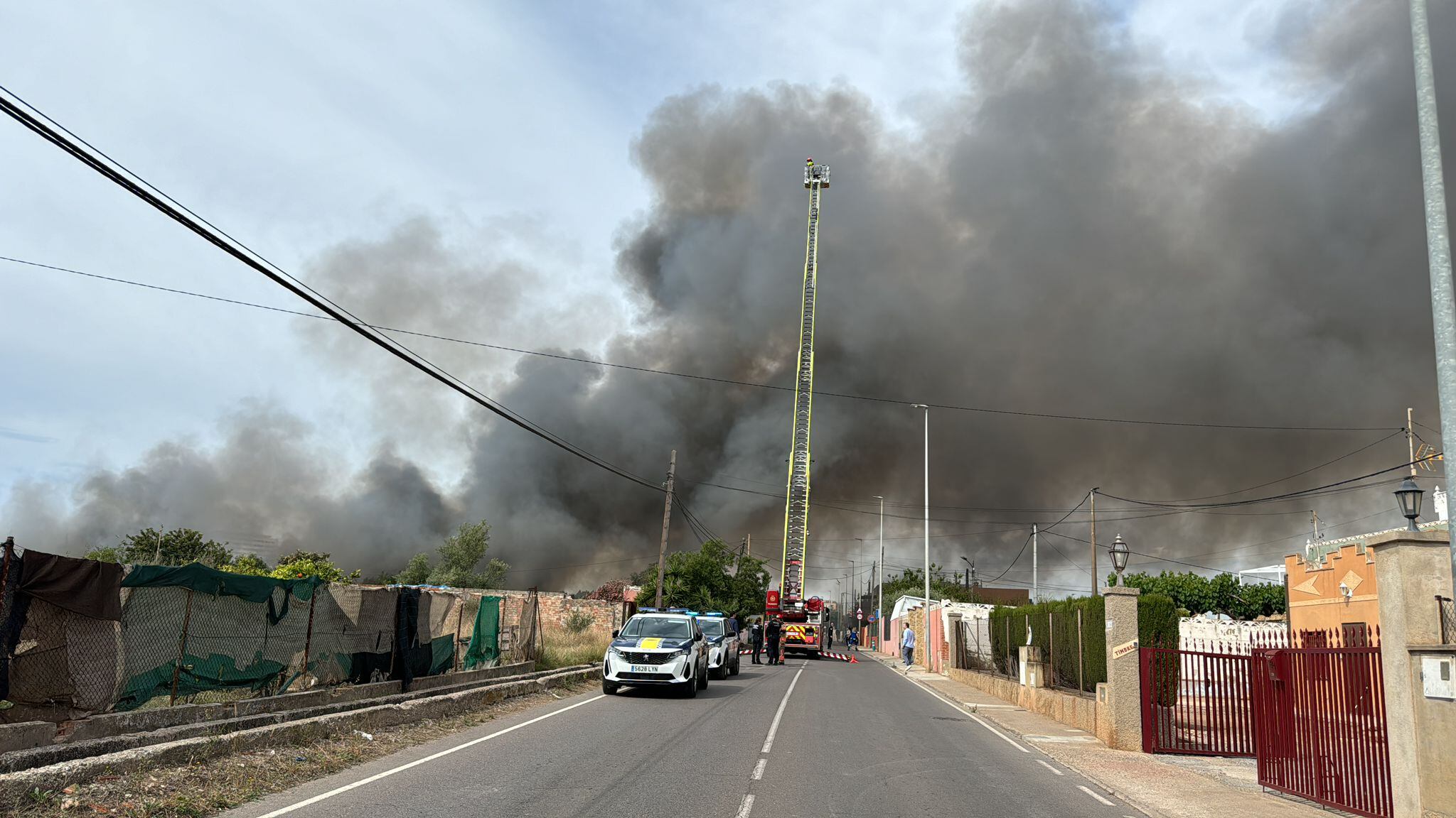 Incendio en la Cuadra Borriolenc durante este lunes.