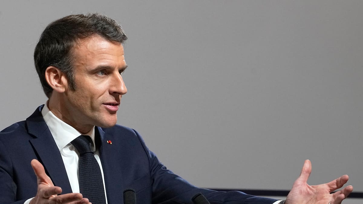 Macron confía en que la reforma de las pensiones en Francia entre en vigor este año pese a las protestas