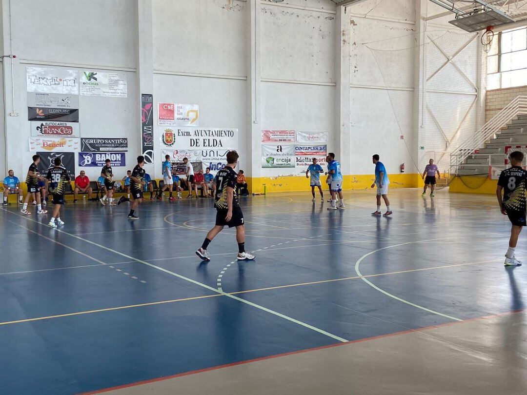 El Bm. Elda - C.E.E. ha causado buenas sensaciones en su segundo amistoso de pretemporada