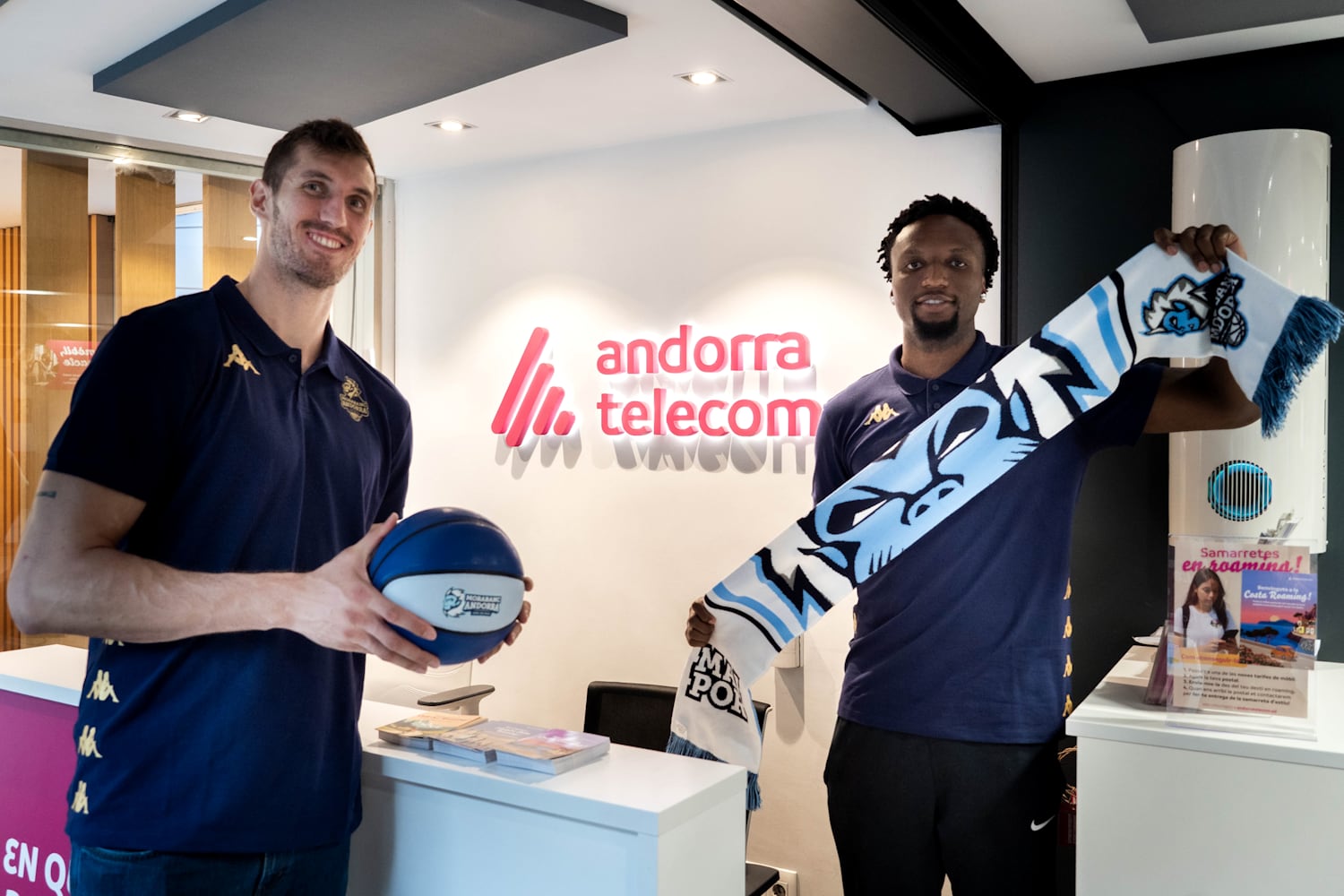 Presentació de Rubén Guerrero i Morris Udeze, a la seu d'Andorra Telecom