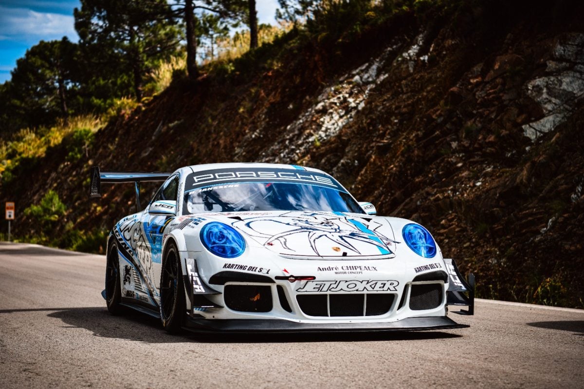 Humberto Janssens a bordo de su Porsche 991