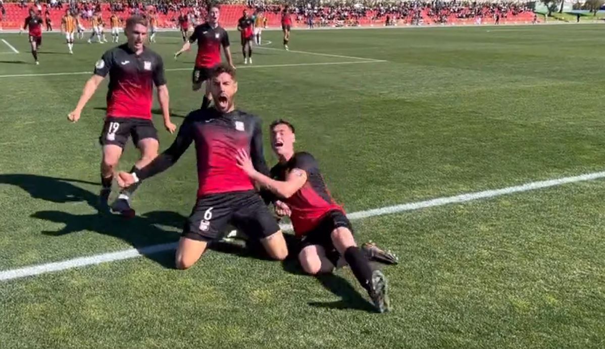 Los jugadores de La Nucía celebran el gol del empate